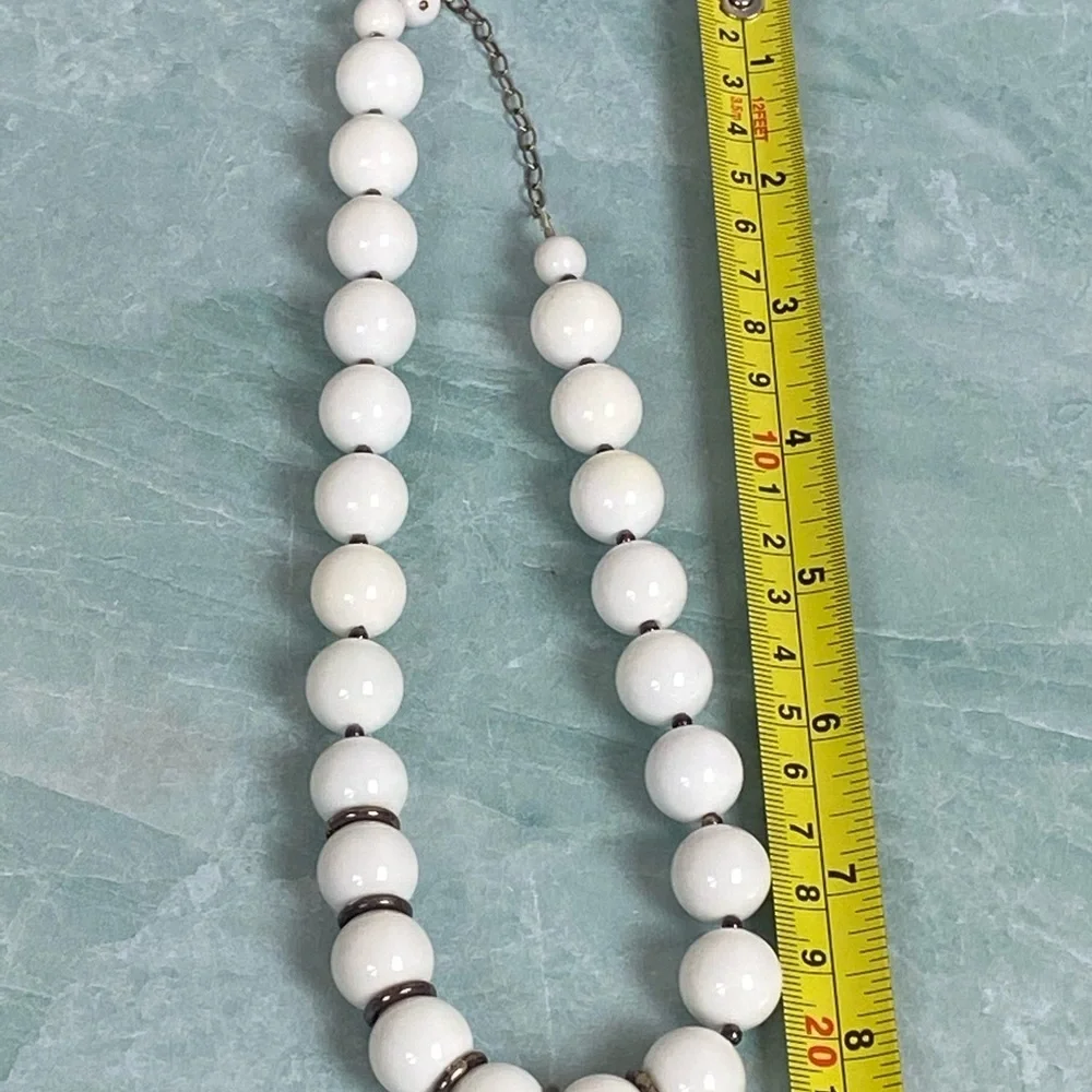 Vintage white bead necklace on sterling silver chain - Picture 7 of 7